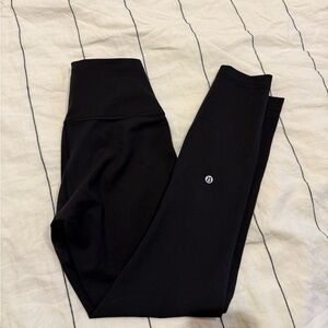 Lululemon Wunder Train Contour Fit High-Rise Tight 25"
Size 4